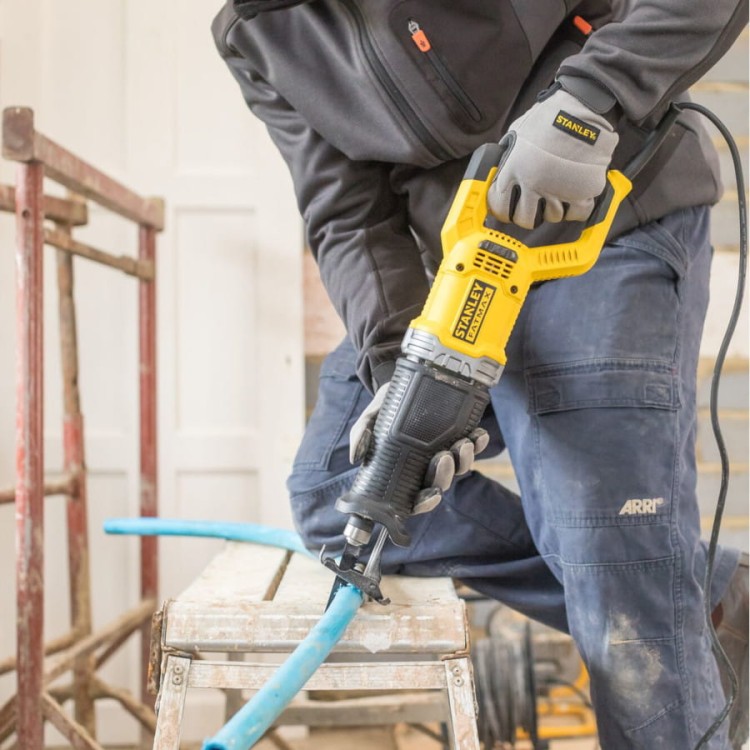 Zastosowanie piły szablastej Stanley FME360 900W