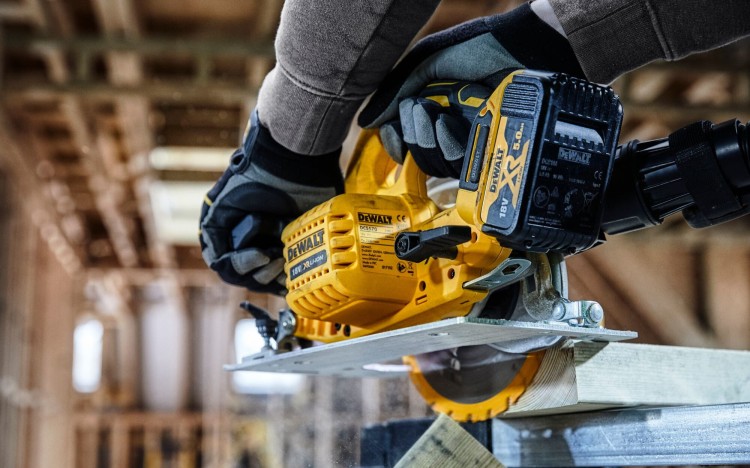 DEWALT DCS570 Pilarka tarczowa