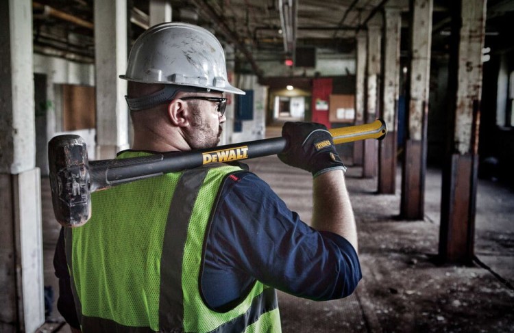 DEWALT Młot dwuręczny 4,5kg