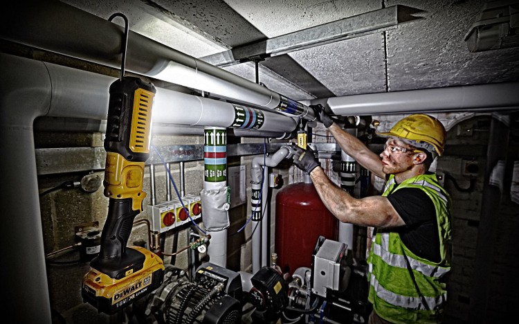 DEWALT DCL050 Latarka 18V LED