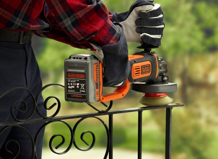 zastosowanie szlifierki kątowej akumulatorowej 125mm 18V Black Decker BCG720