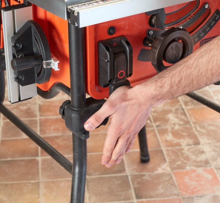 BLACK DECKER BES720 Pilarka stołowa 1800W do drewna