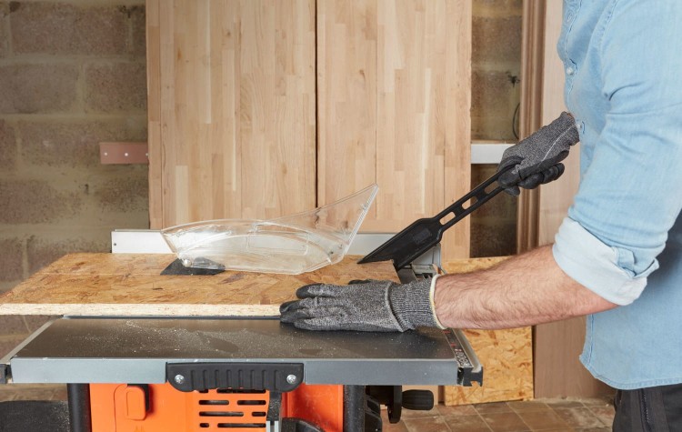 BLACK DECKER