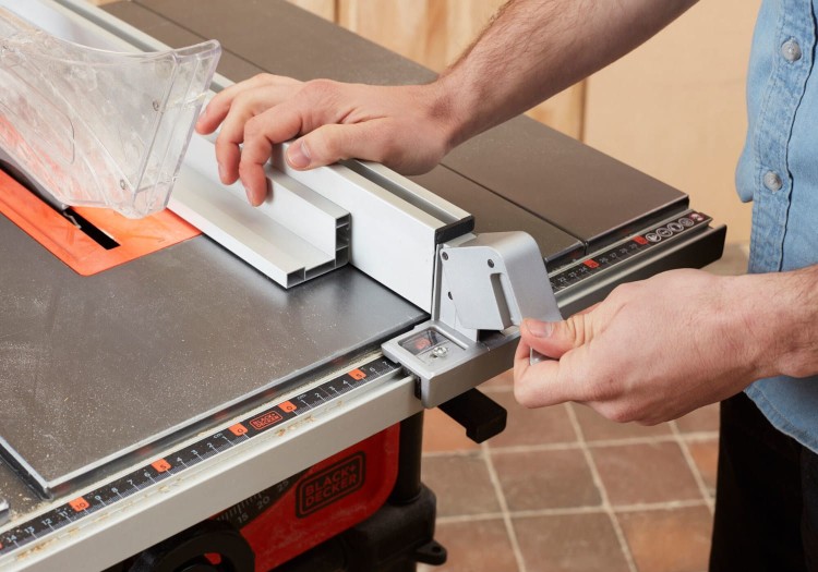 BLACK DECKER Pilarka stołowa
