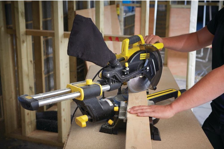 STANLEY FME721 Pilarka ukosowa