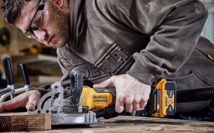 Zastosowanie Frezarki do wpustów DEWALT DCW682P2
