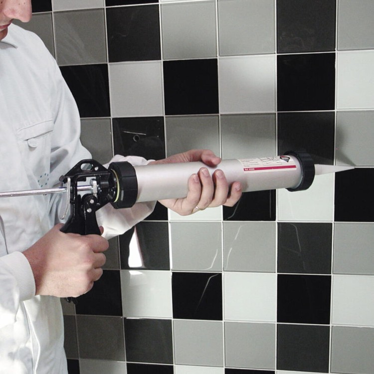 Ręczny podajnik zaprawy RUBI zastosowanie