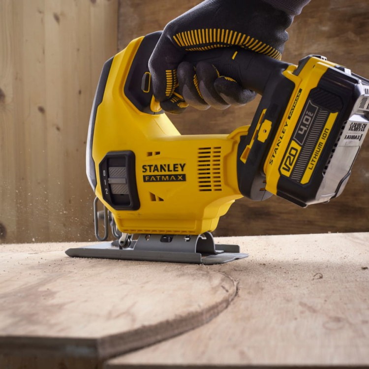STANLEY SFMCS600BK Wyrzynarka 18V FatMax V20 + walizka
