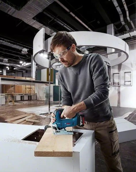 BOSCH 06015B3021 GST 185-Li Wyrzynarka akumulatorowa "body" 18V + brzeszczot