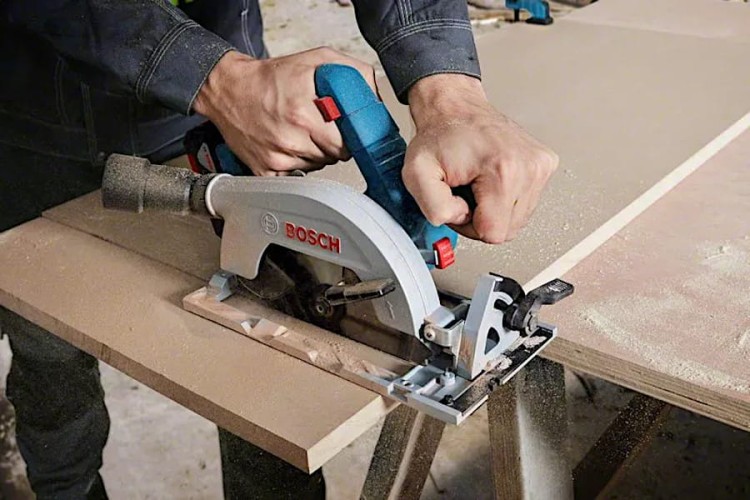 Zastosowanie pilarki tarczowej Bosch 18V 165mm