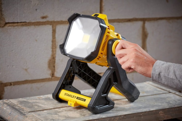 STANLEY SFMCL030B Lampa akumulatorowa reflektor LED