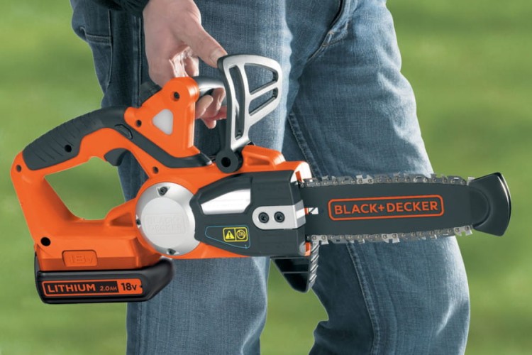 Zastosowanie pilarki łańcuchowej BLACK DECKER GKC1820