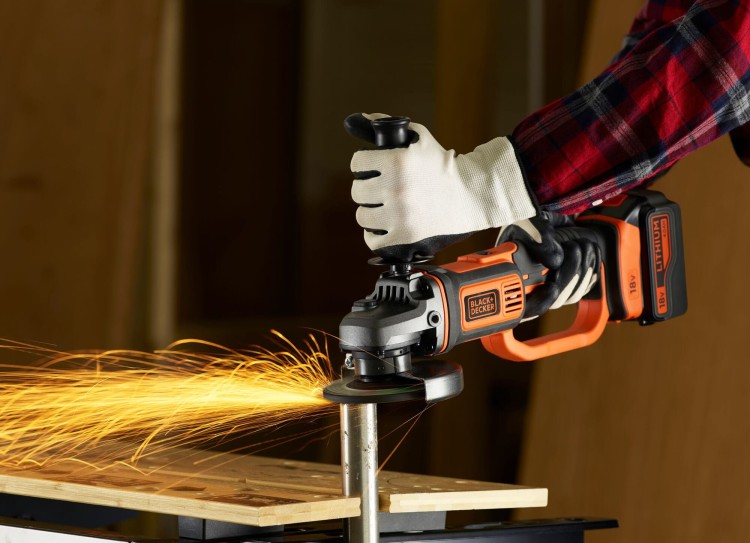 zastosowanie szlifierki kątowej 125mm 18V Black Decker BCG720