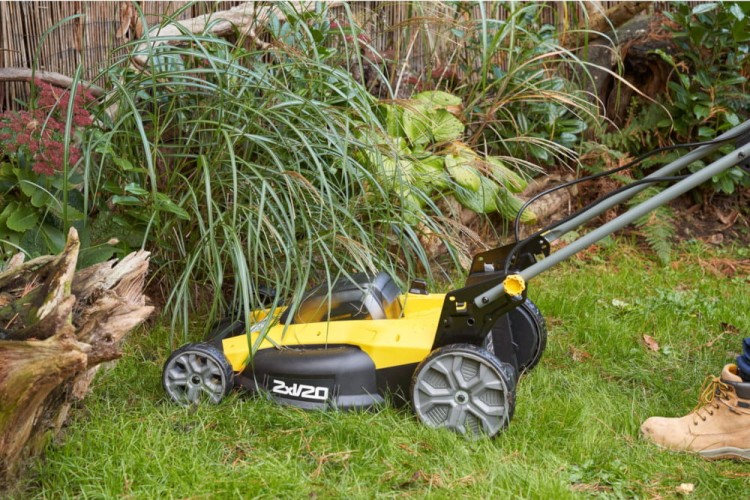 Zastosowanie kosiarki do trawy STANLEY SFMCMWS251M
