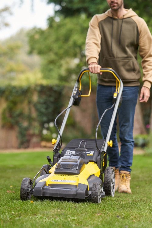 Zastosowanie kosiarki do trawy STANLEY SFMCMWS251M