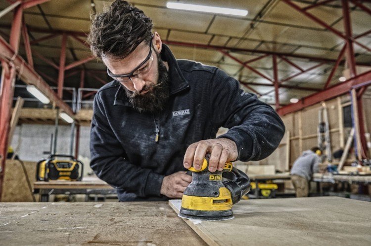 Szlifierka mimośrodowa DEWALT DWE6423