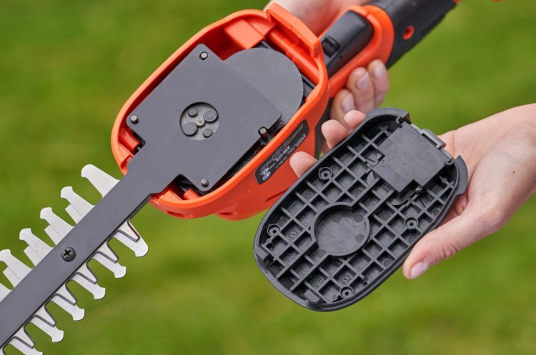 zastosowanie nożyc do żywopłoty 18V  BLACK DECKER BCSS18B