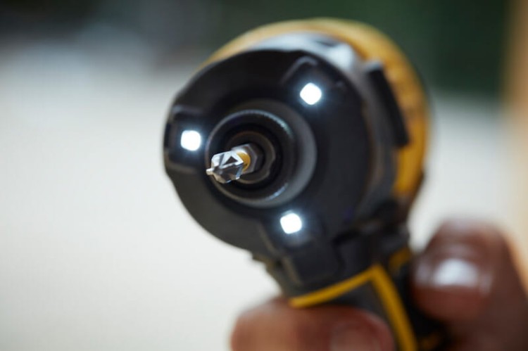 STANLEY SFMCF820D2K Zakrętarka udarowa 18V V20
