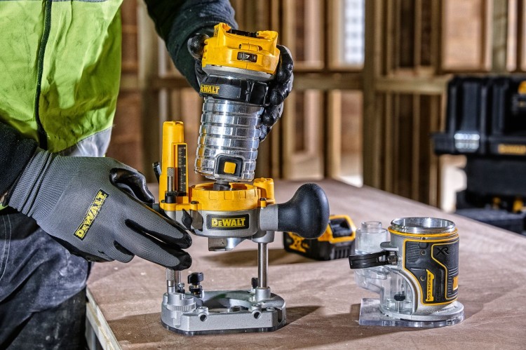 DCW604N Frezarka górnowrzecionowa 18V 8mm DEWALT