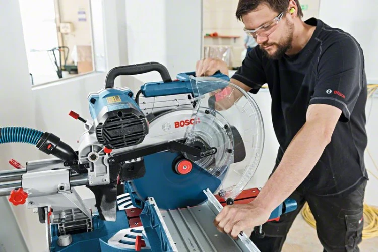 BOSCH GCM 12 SDE pilarka ukosowa 305mm 1800W