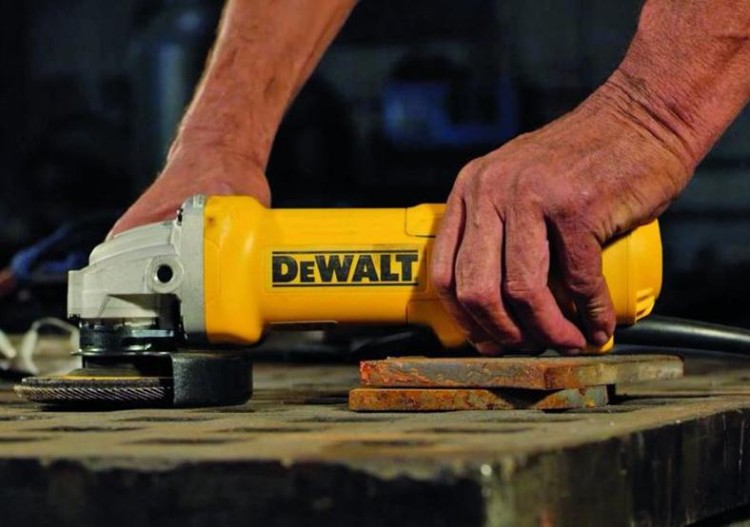 zastosowanie szlifierki kątowej DEWALT DWE4237
