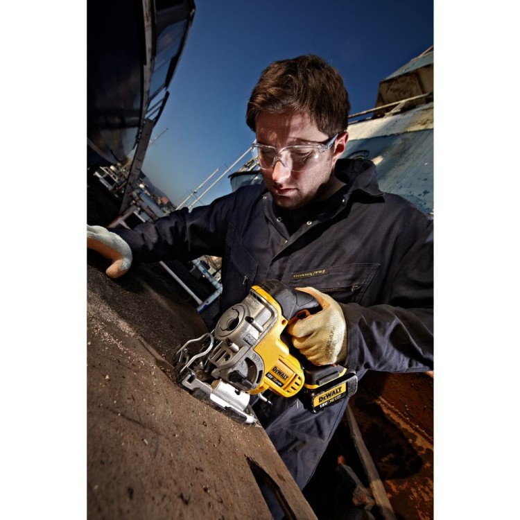 DeWalt DCS331N wyrzynarka  18 V zastosowanie