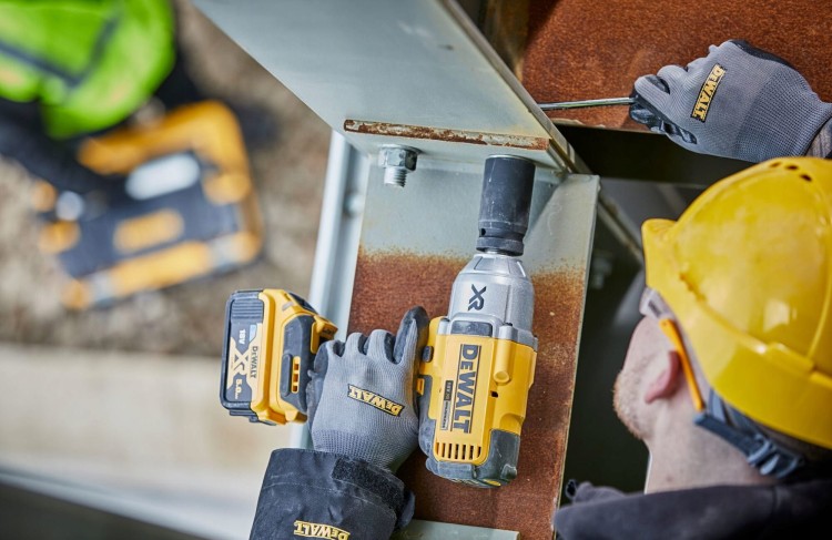 zastopowanie DEWALT DCF897 klucz udarowy 18V