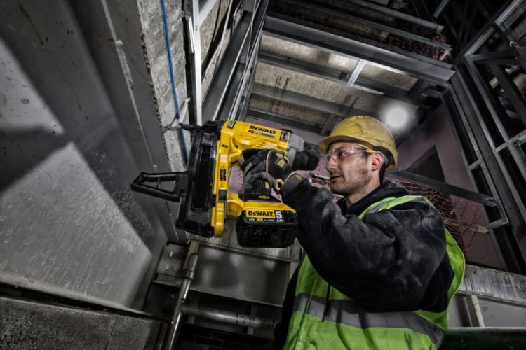 DEWALT DCN890P1 Gwoździarka akumulatorowa