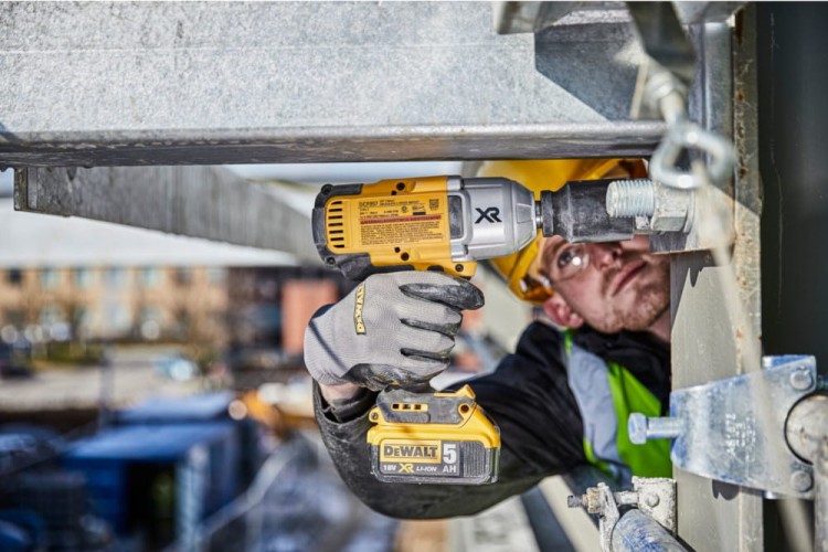 Klucz udarowy DEWALT DCF897 zastosowanie