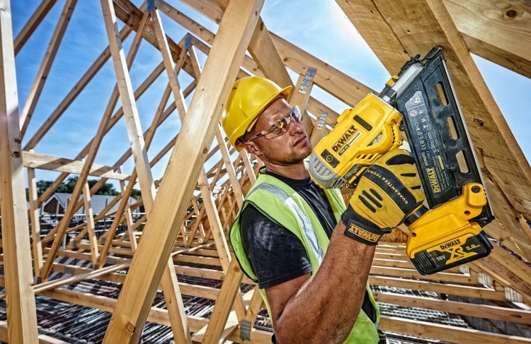 DeWalt Gwoździarka DCN692NT
