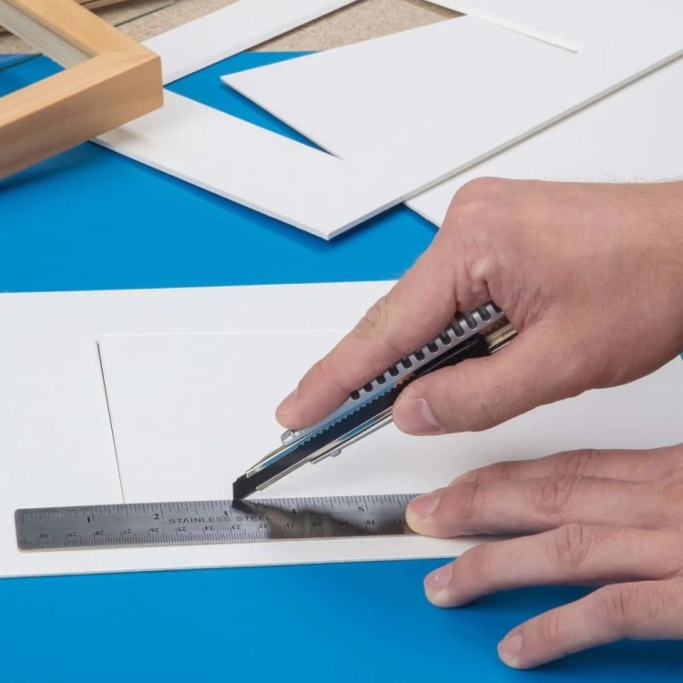 zastosowanie noża z ostrzem łamanym 9mm Pro-Sharp do papieru