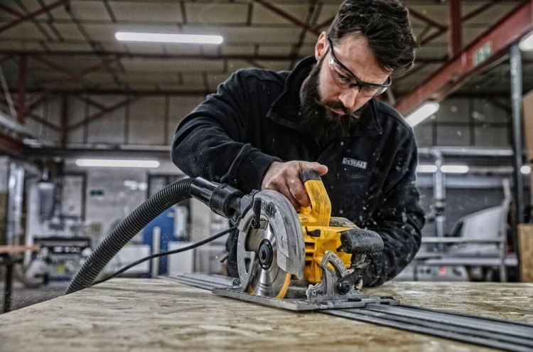 Zastosowanie pilarki tarczowej DEWALT DWE576K  190mm