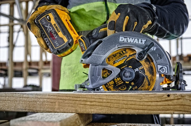 Zastosowanie Pilarki tarczowej DEWALT DCS578NT