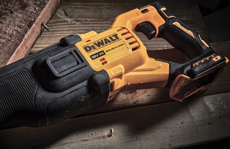 Pilarka szablasta DeWalt DCS386NT 18V