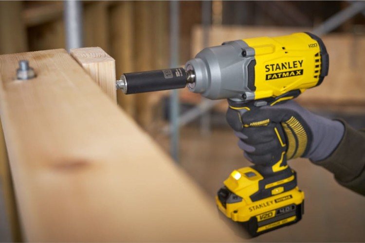 Zastosowanie klucza udarowego STANLEY SFMCF940