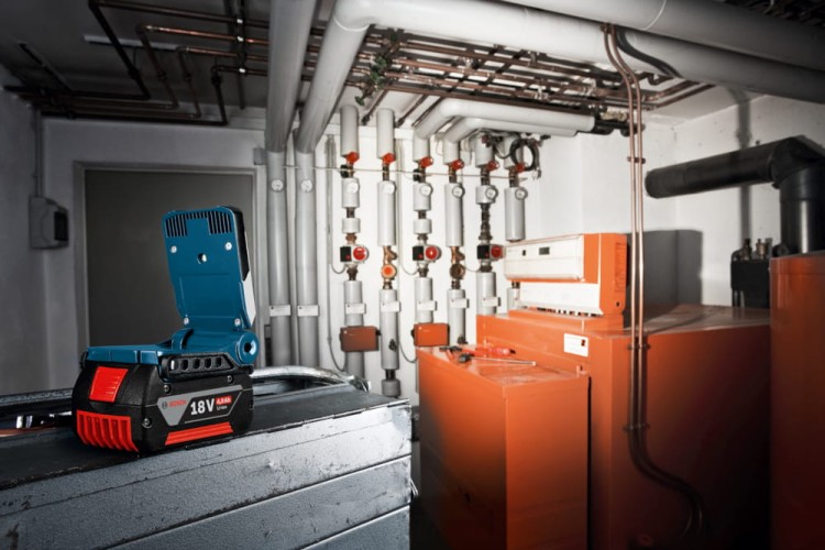 zastosowanie lampy akumulatorowej GLI VariLED Bosch