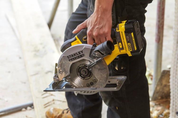 STANLEY SFMCS500B Piła tarczowa 18V 165mm