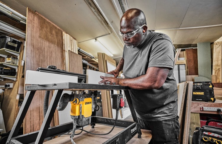 DEWALT DWE627KT Frezarka