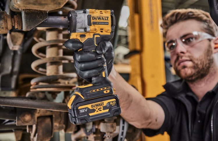 Klucz udarowy 1/2" 18V 406 Nm "BODY" XR DEWALT DCF921N - Zastosowanie