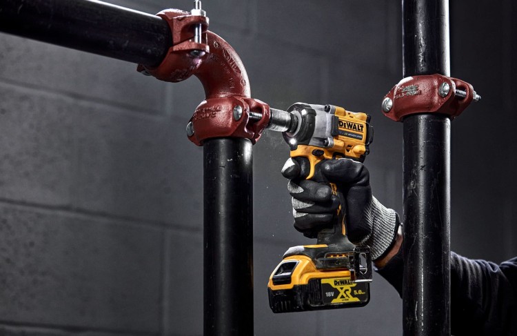 Klucz udarowy 1/2" DEWALT DCF921N - Zastosowanie