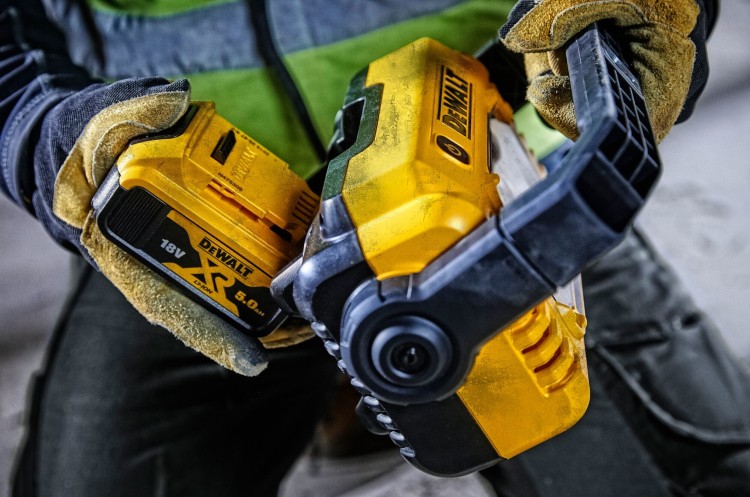 Zastosowanie lampy akumulatorowej LED DeWalt DCL077 12V/18V