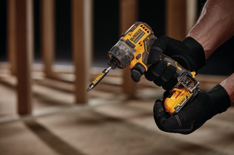 Zastosowanie zakrętarki udarowej bezszczotkowej Dewalt DCF601N