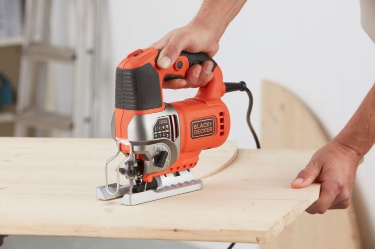 Wyrzynarka akumulatorowa Black Decker BES610 zastosowanie