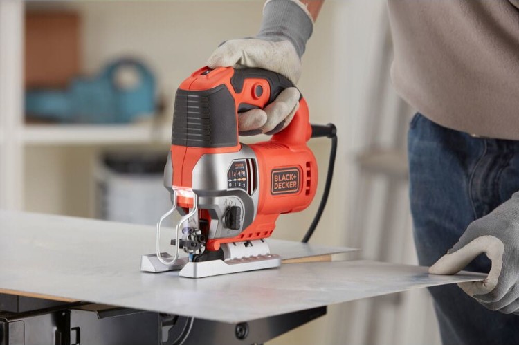 Wyrzynarka akumulatorowa Black Decker BES610 zastosowanie