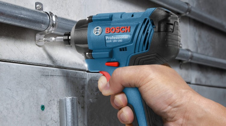Zastosowanie akumulatorowego klucza udarowego BOSCH GDR 180-Li