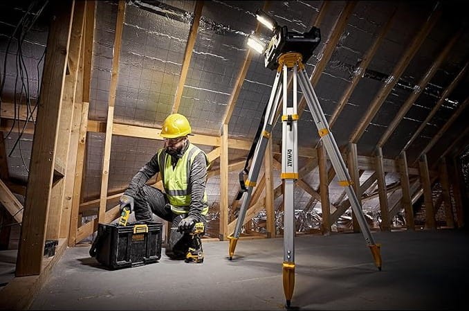 Zastosowanie Skrzyni  TOUGHSYSTEM 2.0 z lampą LED, 40W, 4000lm DEWALT
