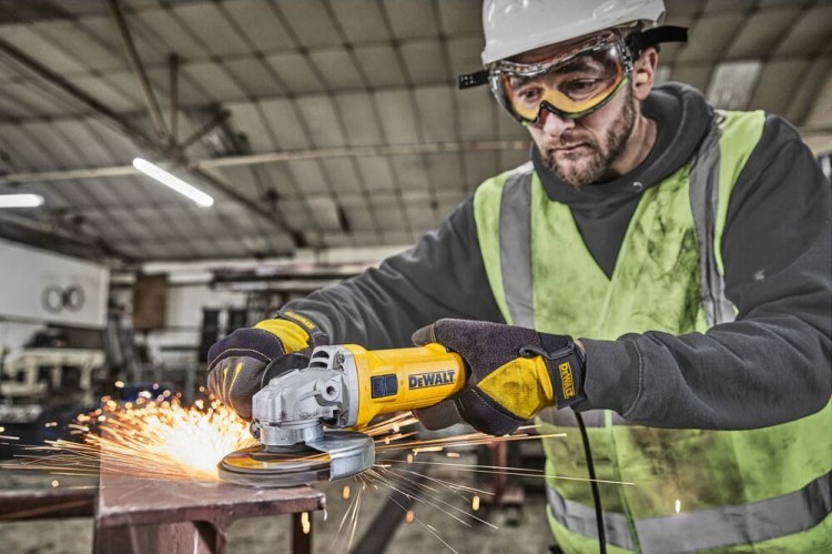 zastosowanie szlifierki kątowej sieciowej 115mm DEWALT DWE4036
