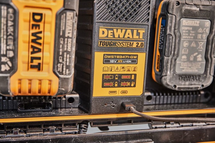 Ładowarka DeWALT DWST83471 zastosowanie