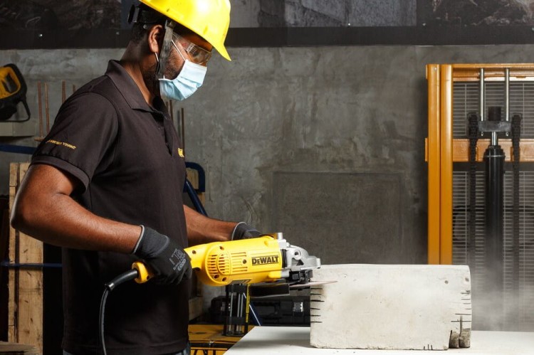 zastosowanie szlifierki sieciowej 2200W DEWALT DWE492