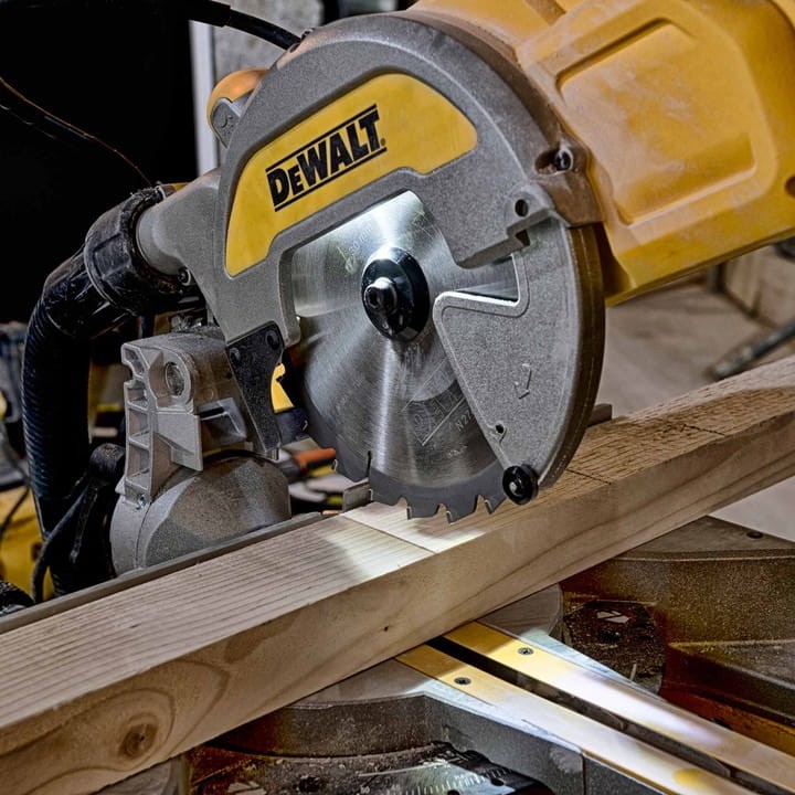 DEWALT DWS777 pilarka 216mm